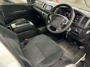 Toyota HiAce 2021