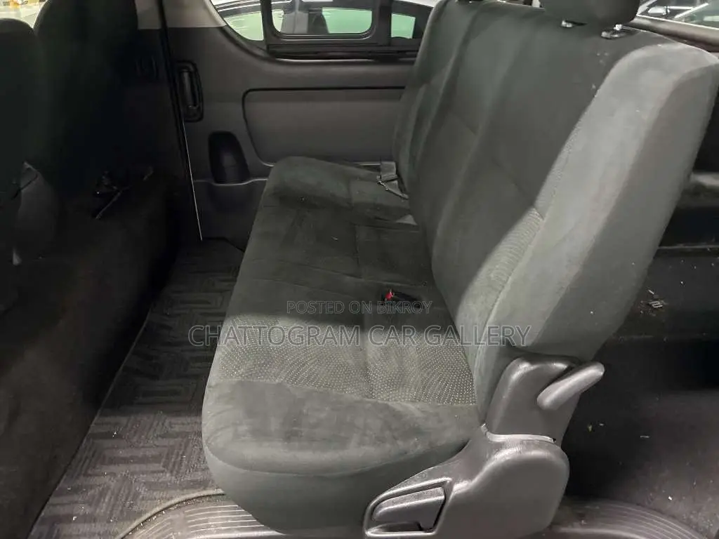 Toyota HiAce 2021