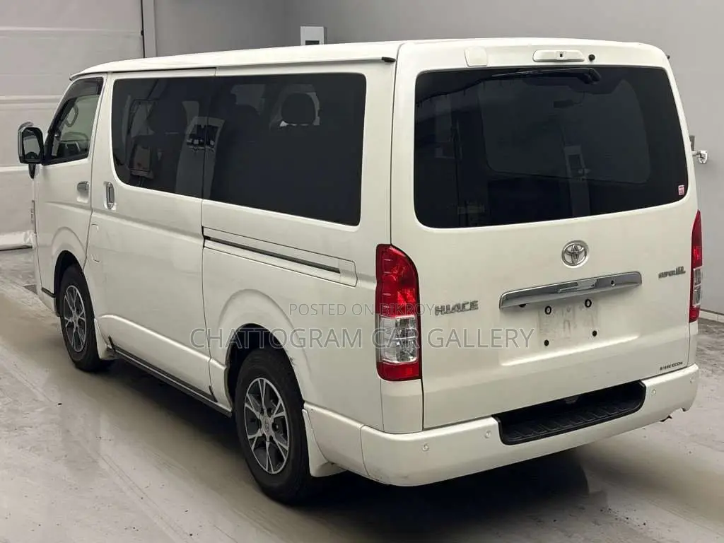 Toyota HiAce 2021