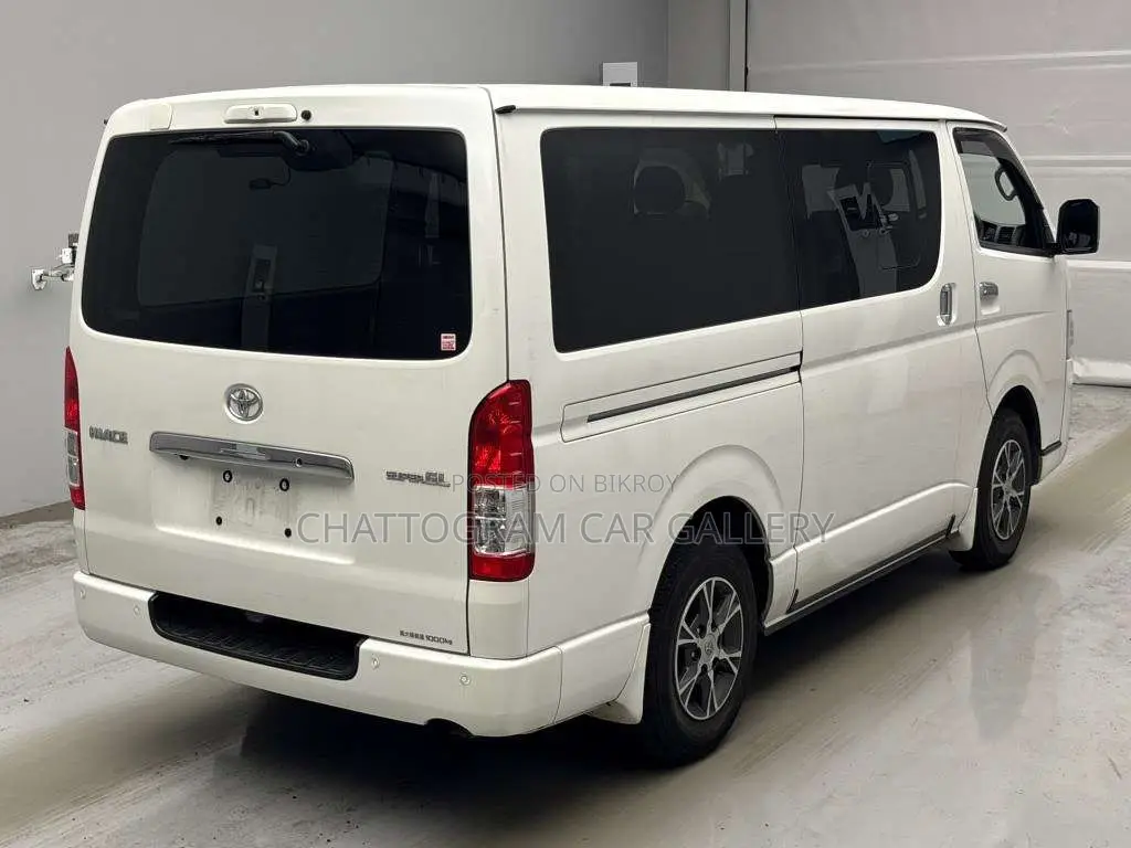 Toyota HiAce 2021