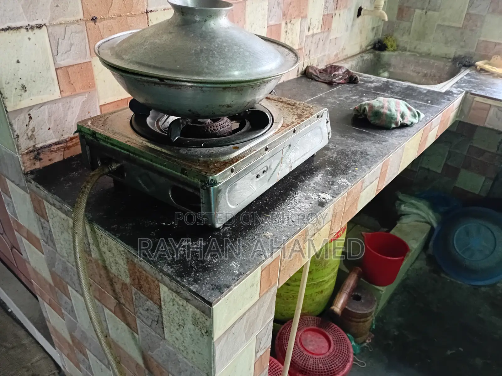 একটি গ্যাসের চুলা সিলিন্ডারসহ বিক্রি করা হবে