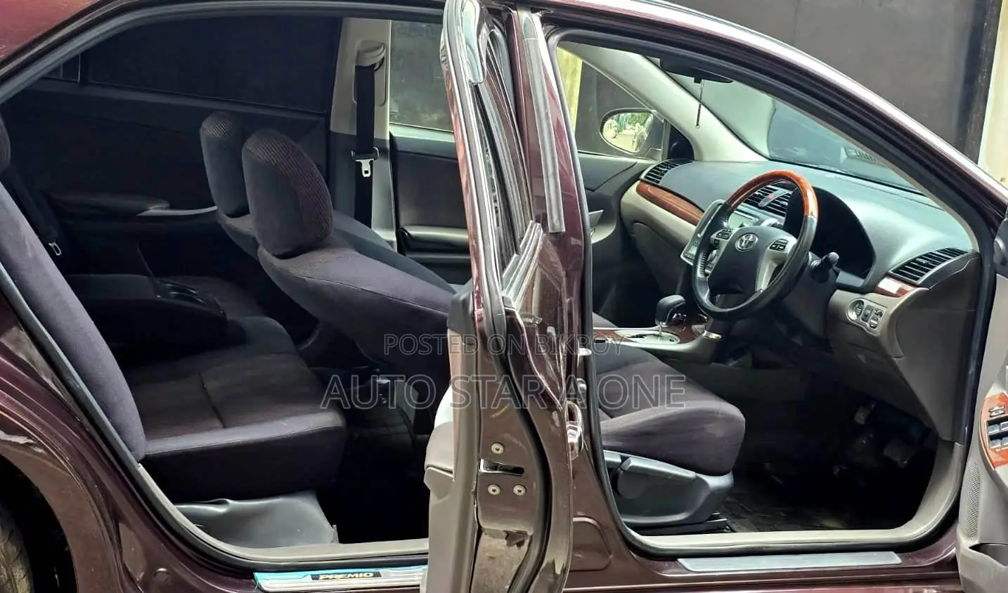 Toyota Premio 1.5 FWD 2014 Maroon
