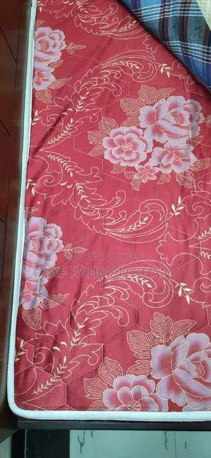 7x6.5 Feet Bed With Mattress