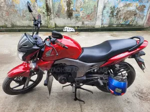 Honda CB 2016 Red