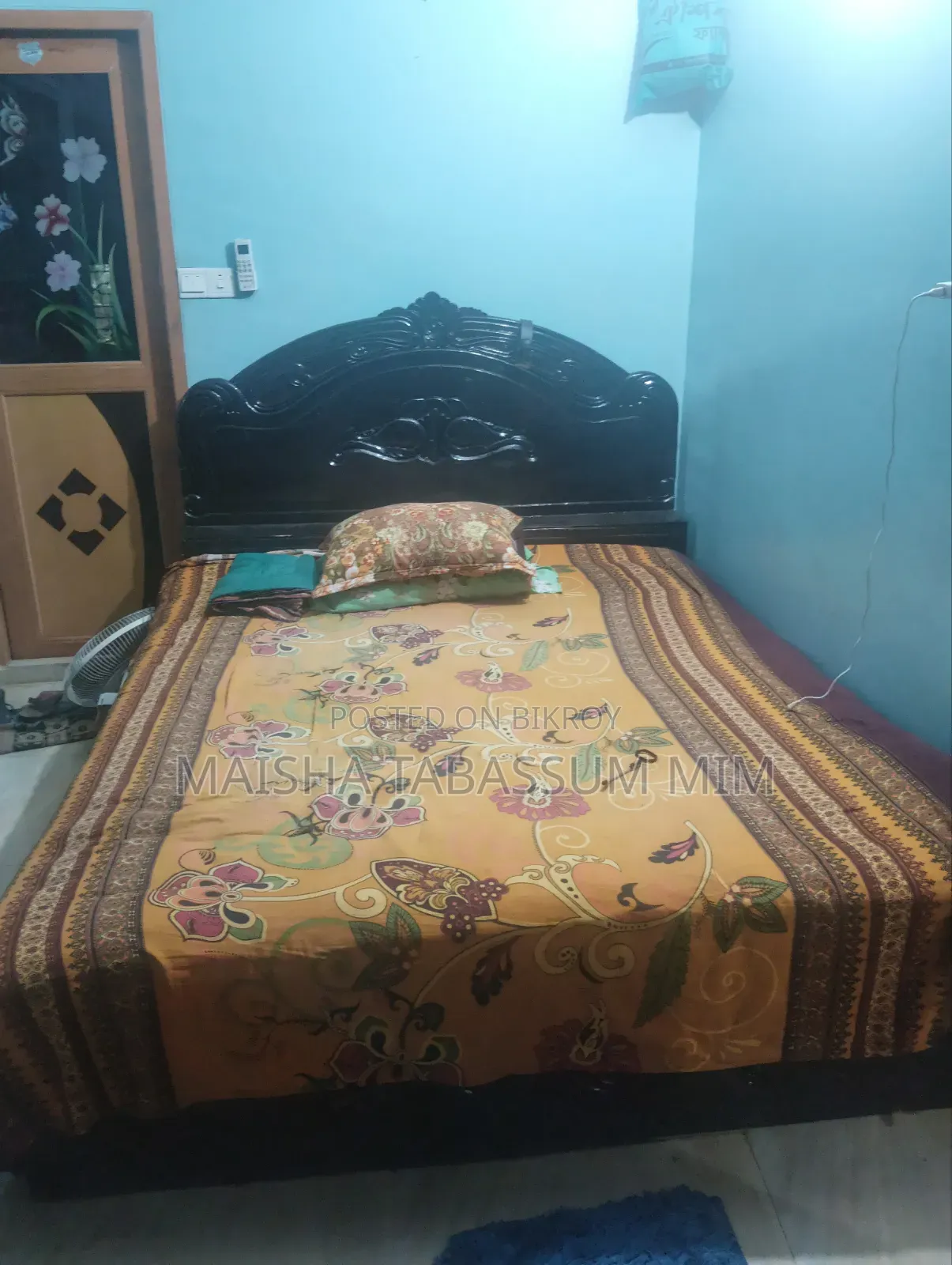 Sturdy and beautiful box bed made of mahogany wood for sale.