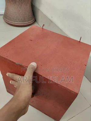 কোকাটেল ব্রিডিং বক্স