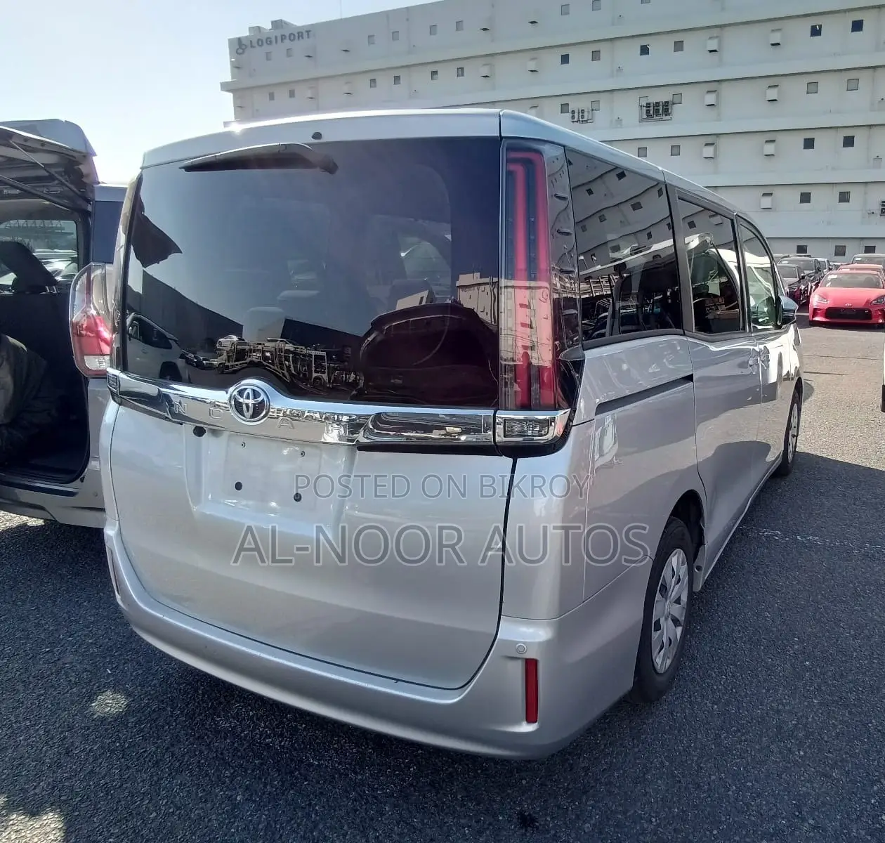 Toyota Noah 2.0 FWD (8 Seater) 2021 Silver