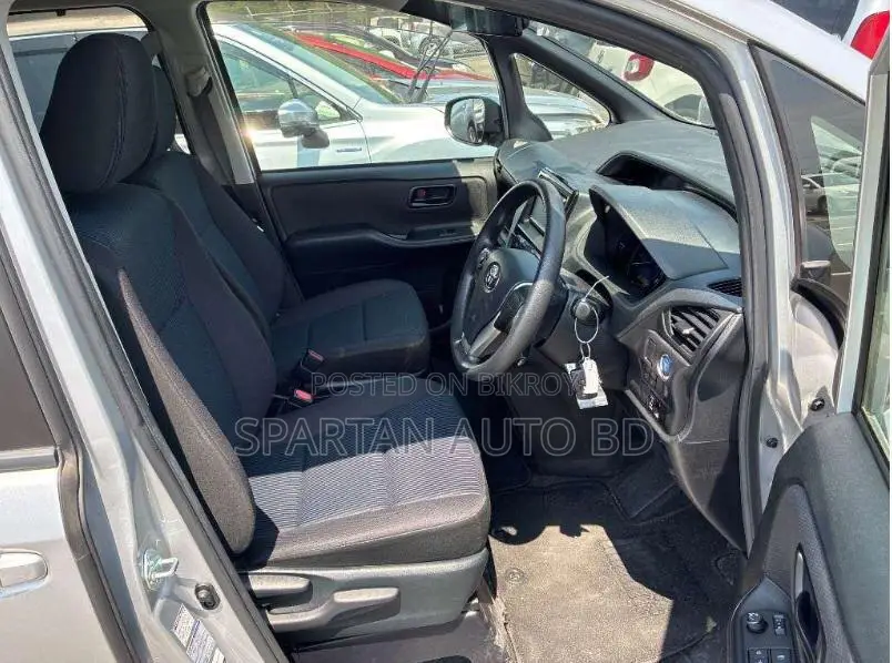 Toyota Noah 2021 Silver