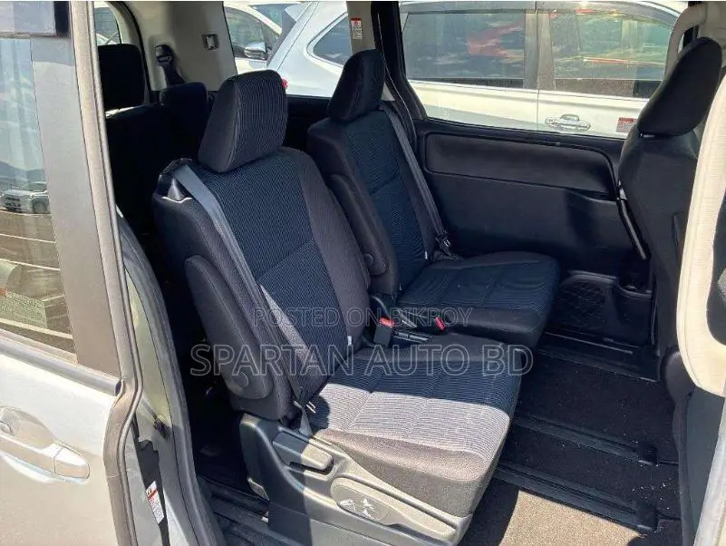 Toyota Noah 2021 Silver