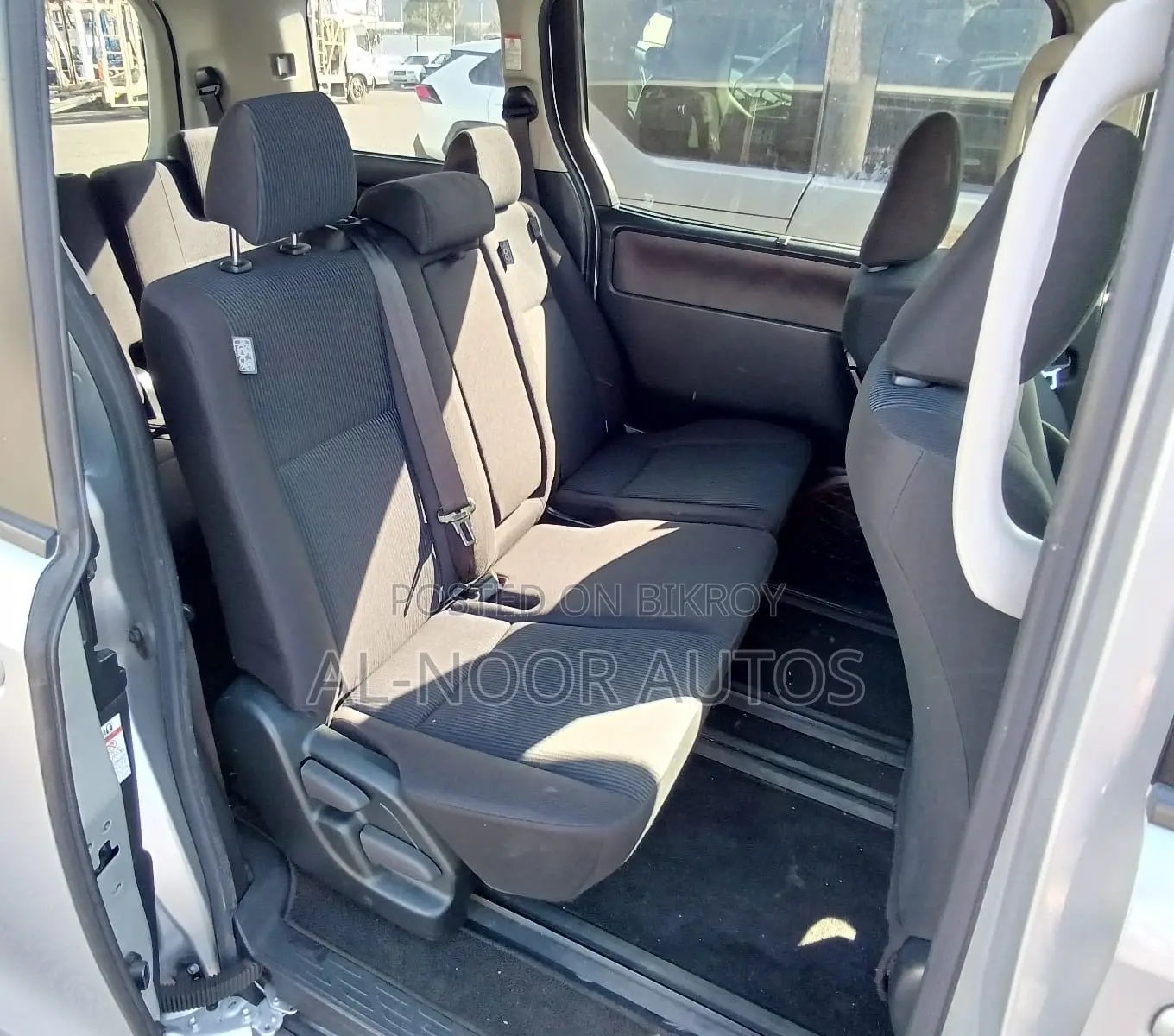 Toyota Noah 2.0 FWD (8 Seater) 2021 Silver