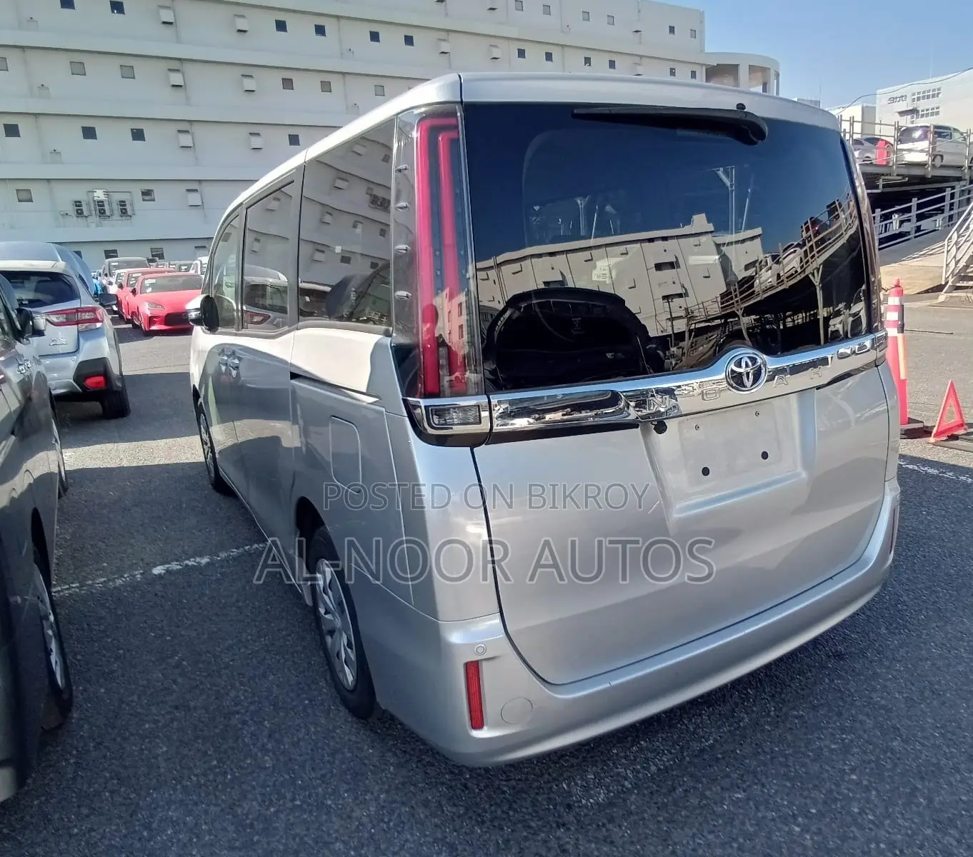 Toyota Noah 2.0 FWD (8 Seater) 2021 Silver
