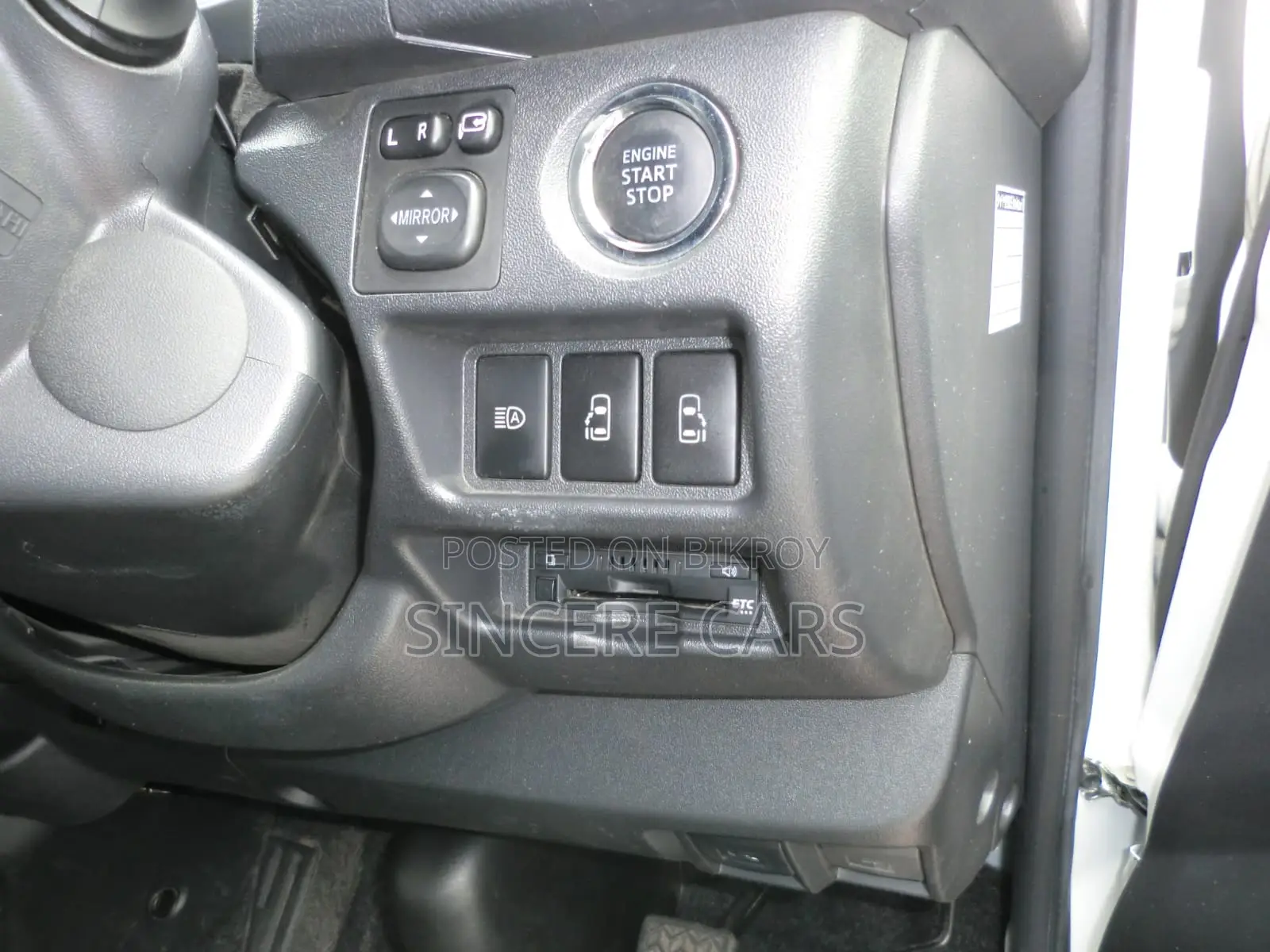 Toyota HiAce 2021 White