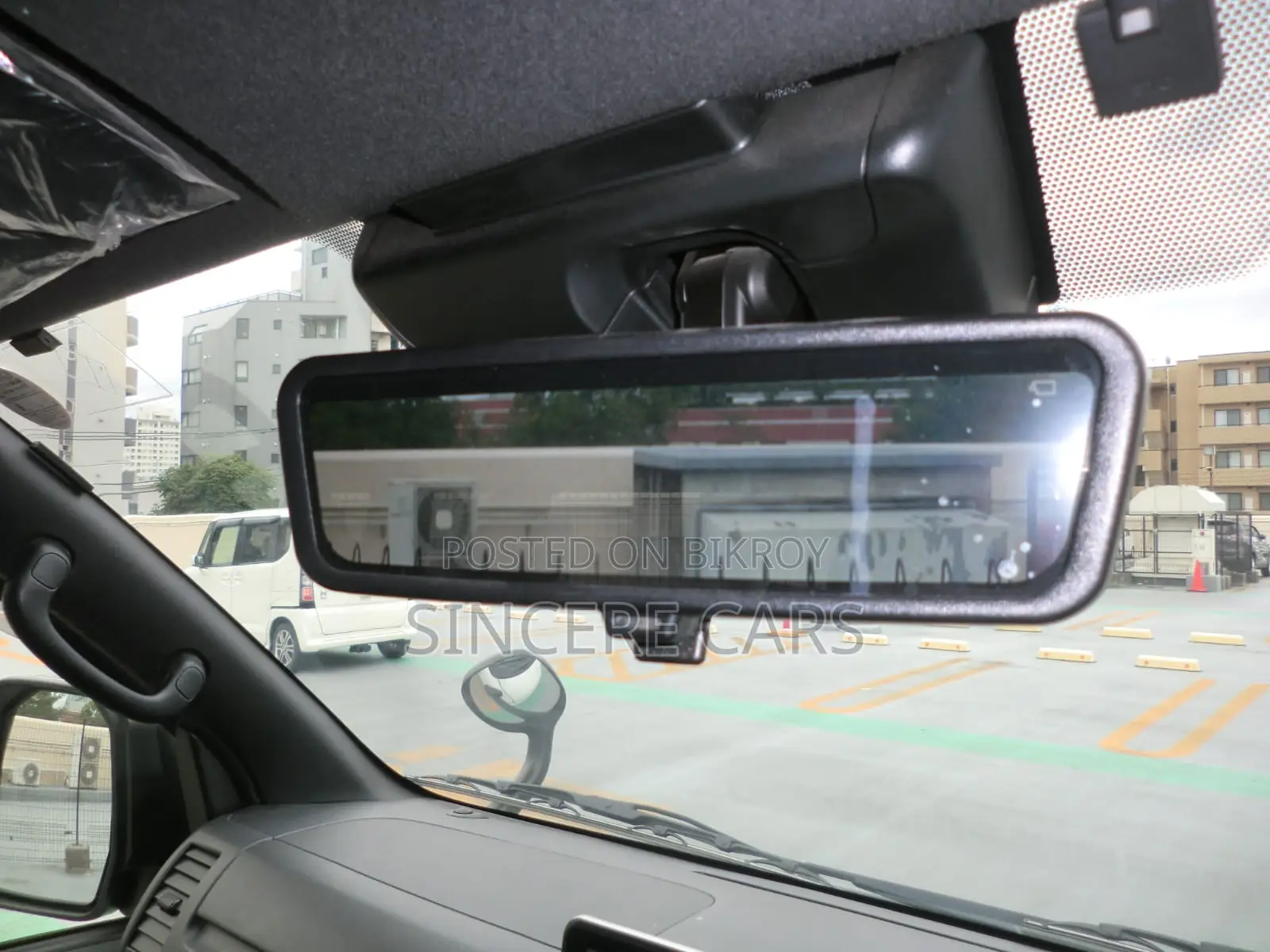 Toyota HiAce 2021 White