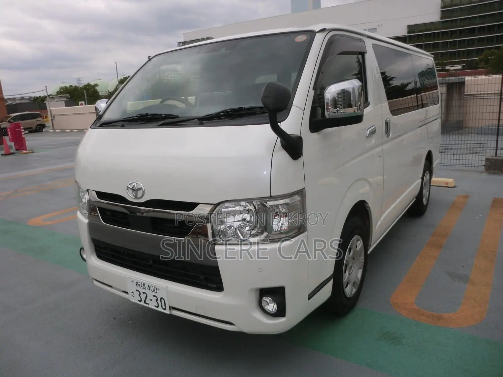 Toyota HiAce 2021 White