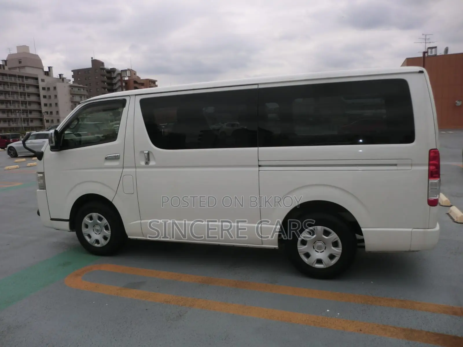 Toyota HiAce 2021 White