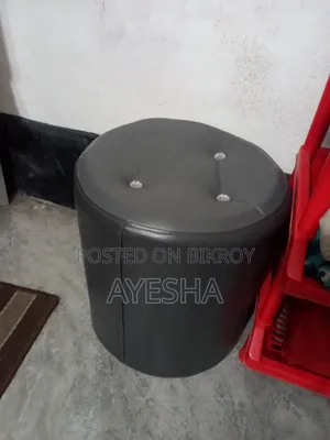 ডেসিংটেবিল টুল