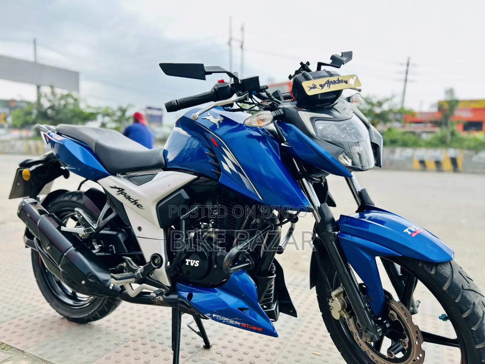 TVS Apache 160 4V 2023 Blue