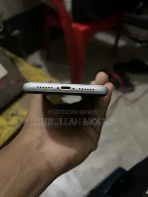 Apple iPhone XR 64 GB White
