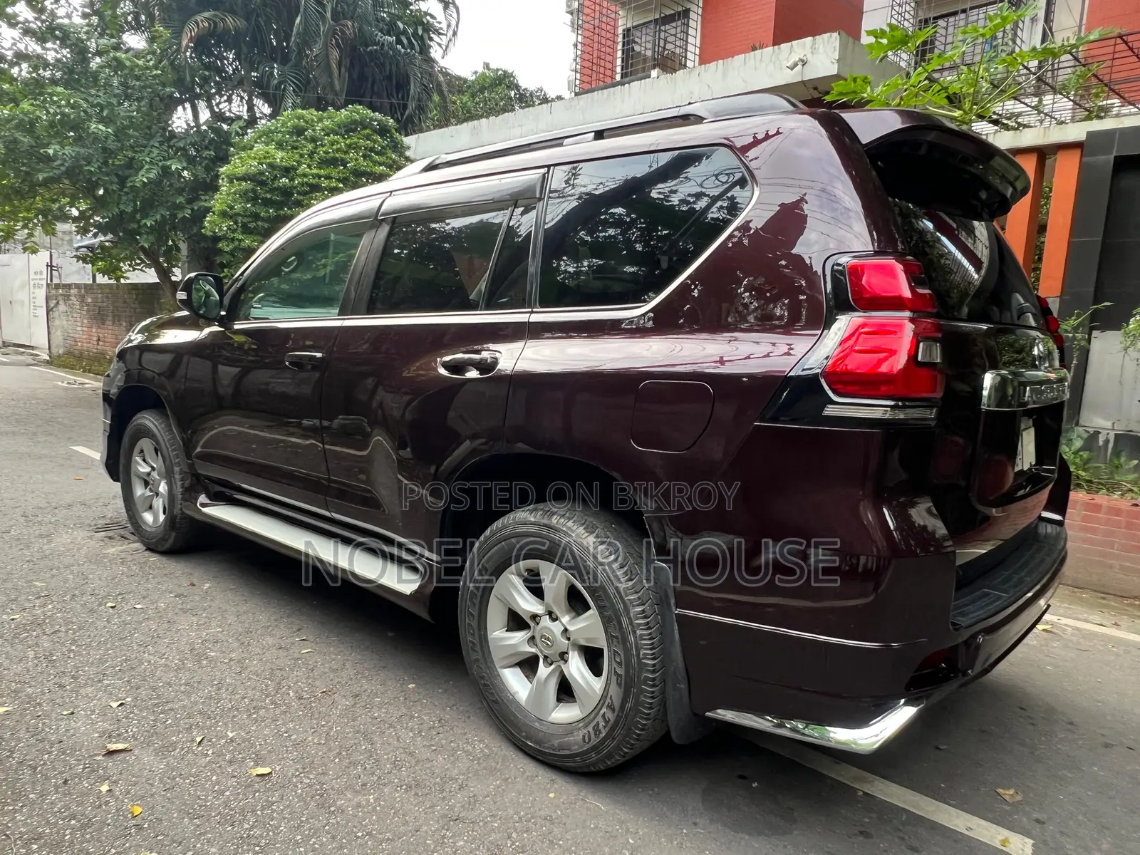 Toyota Land Cruiser Prado 2011 Maroon