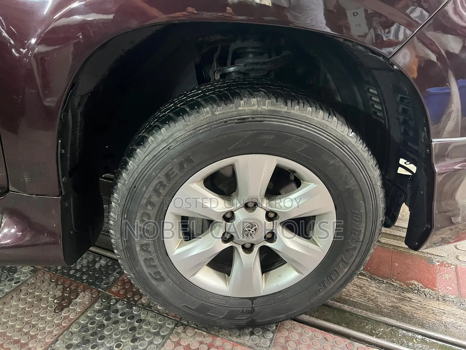 Toyota Land Cruiser Prado 2011 Maroon