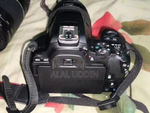 Canon EOS 250 D