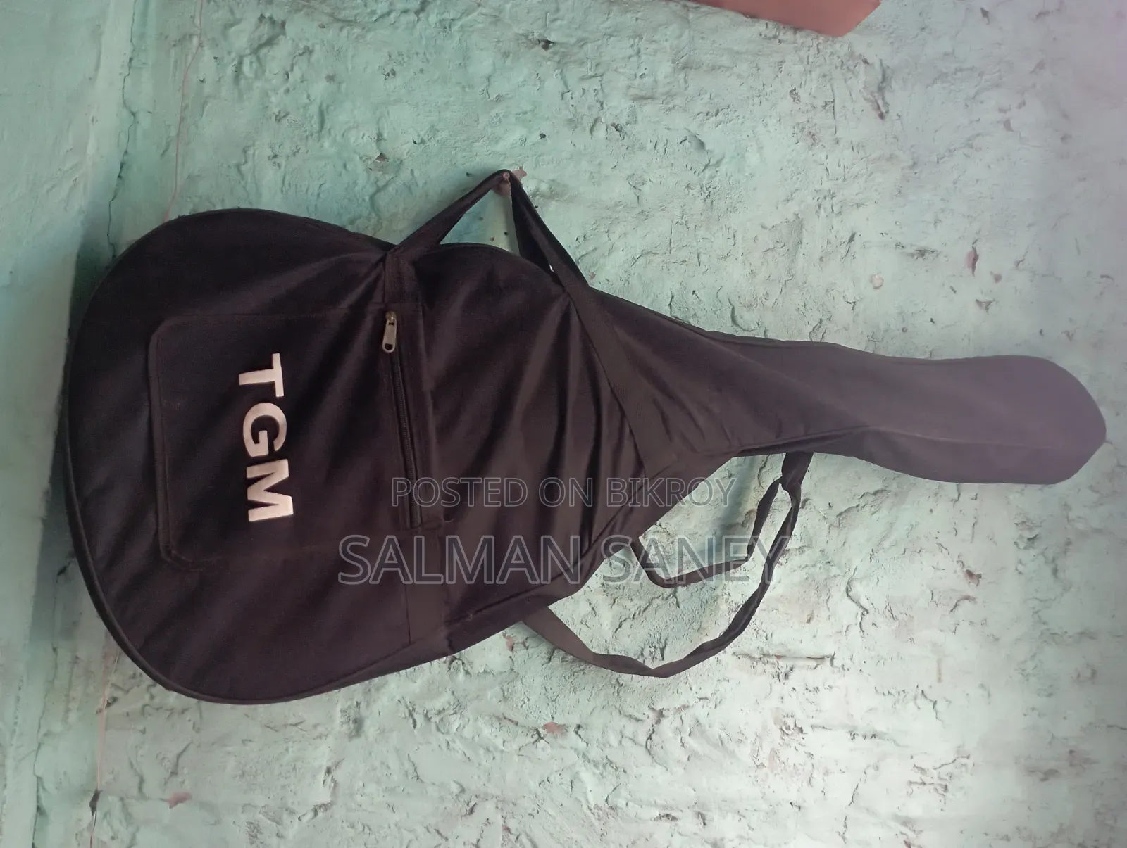 Givson Acoustic Guitar (With Bag) বিক্রি করা হবে!