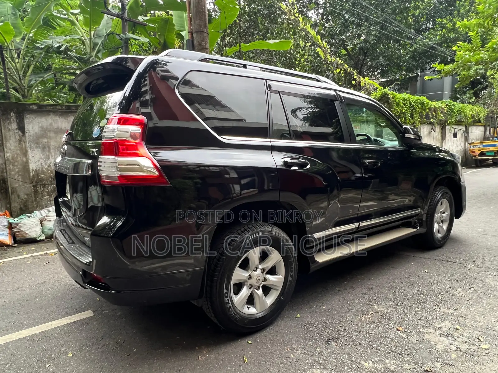 Toyota Land Cruiser Prado 2011 Black