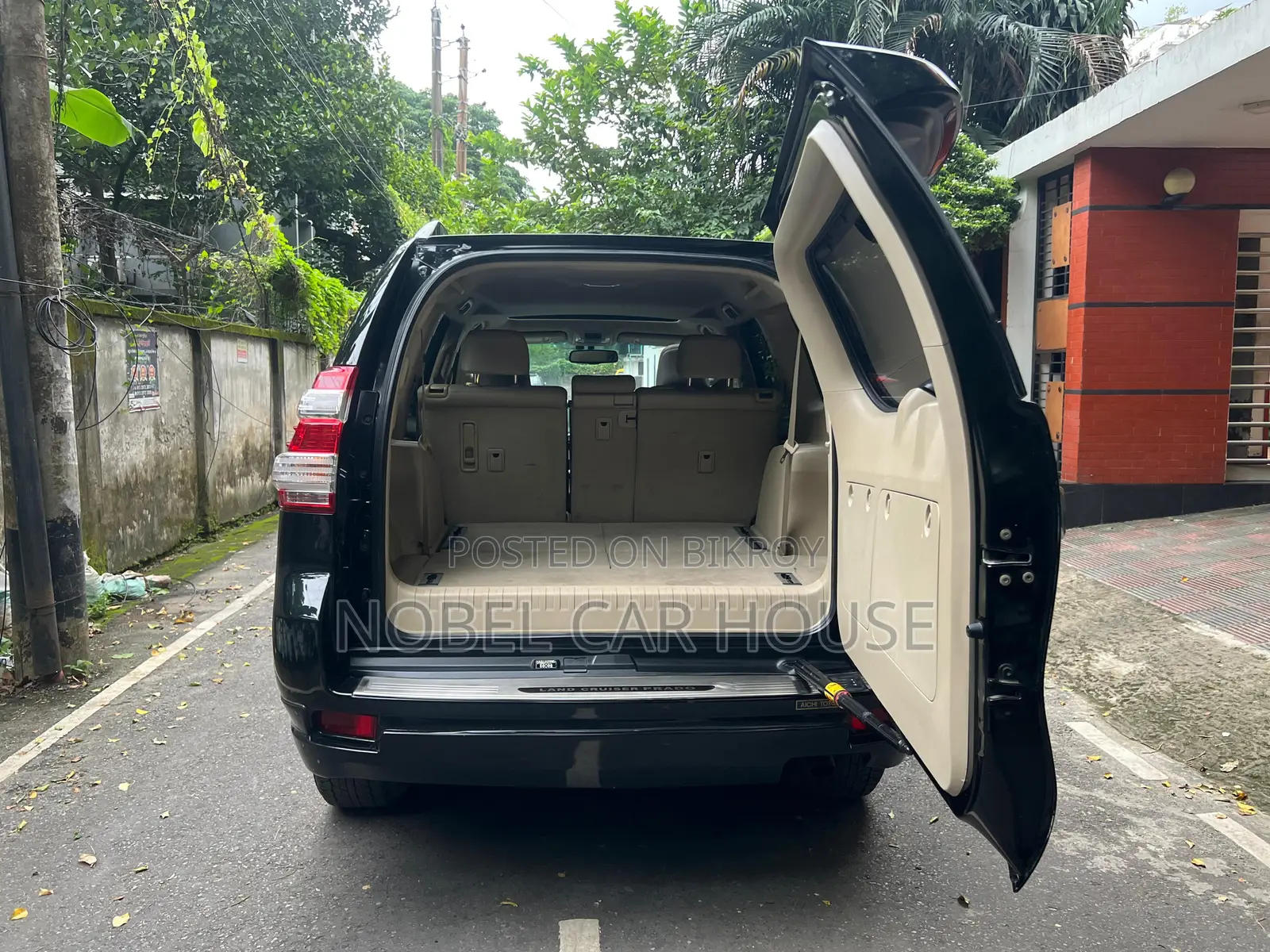 Toyota Land Cruiser Prado 2011 Black