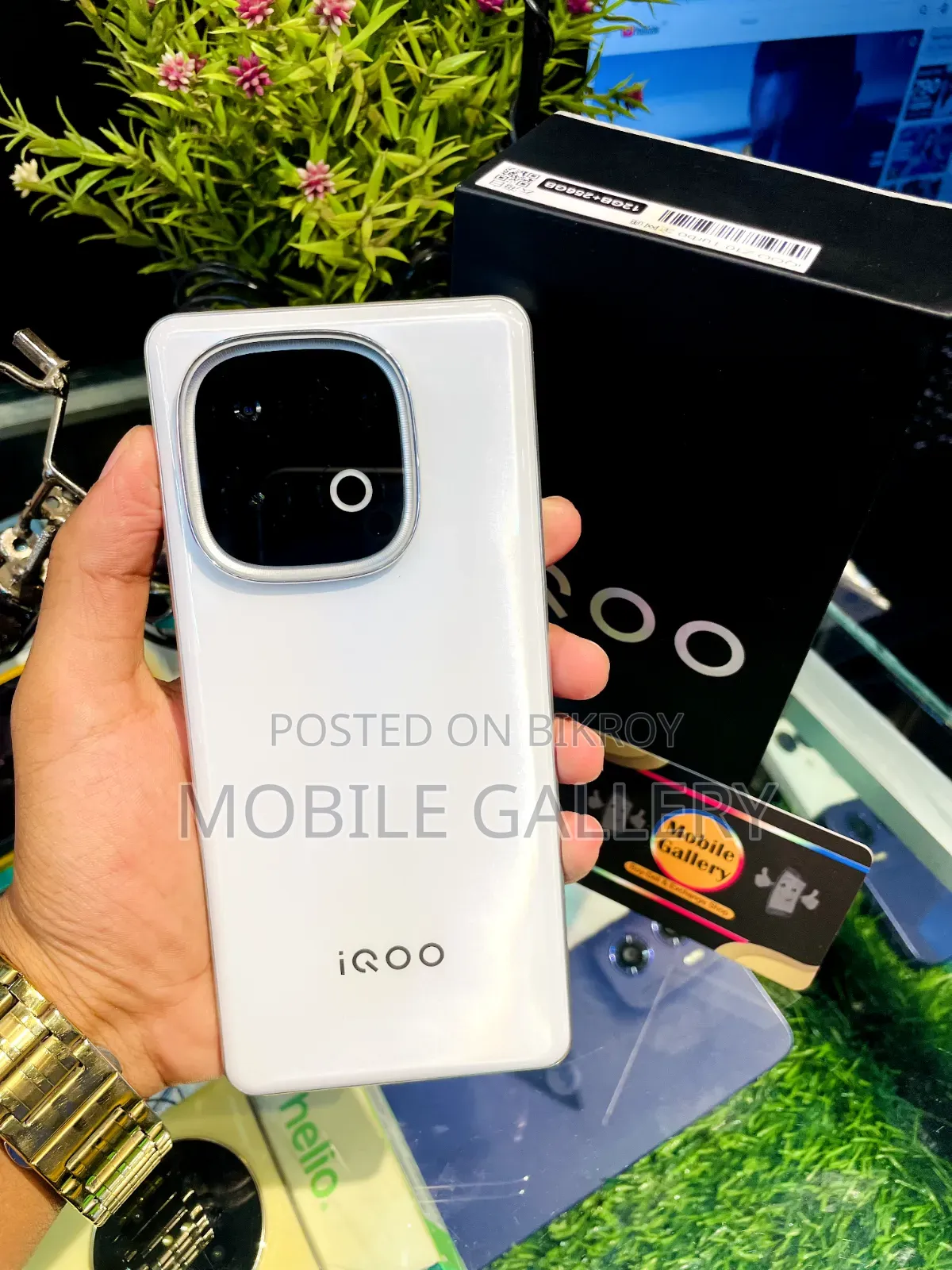 iQOO 256 GB White