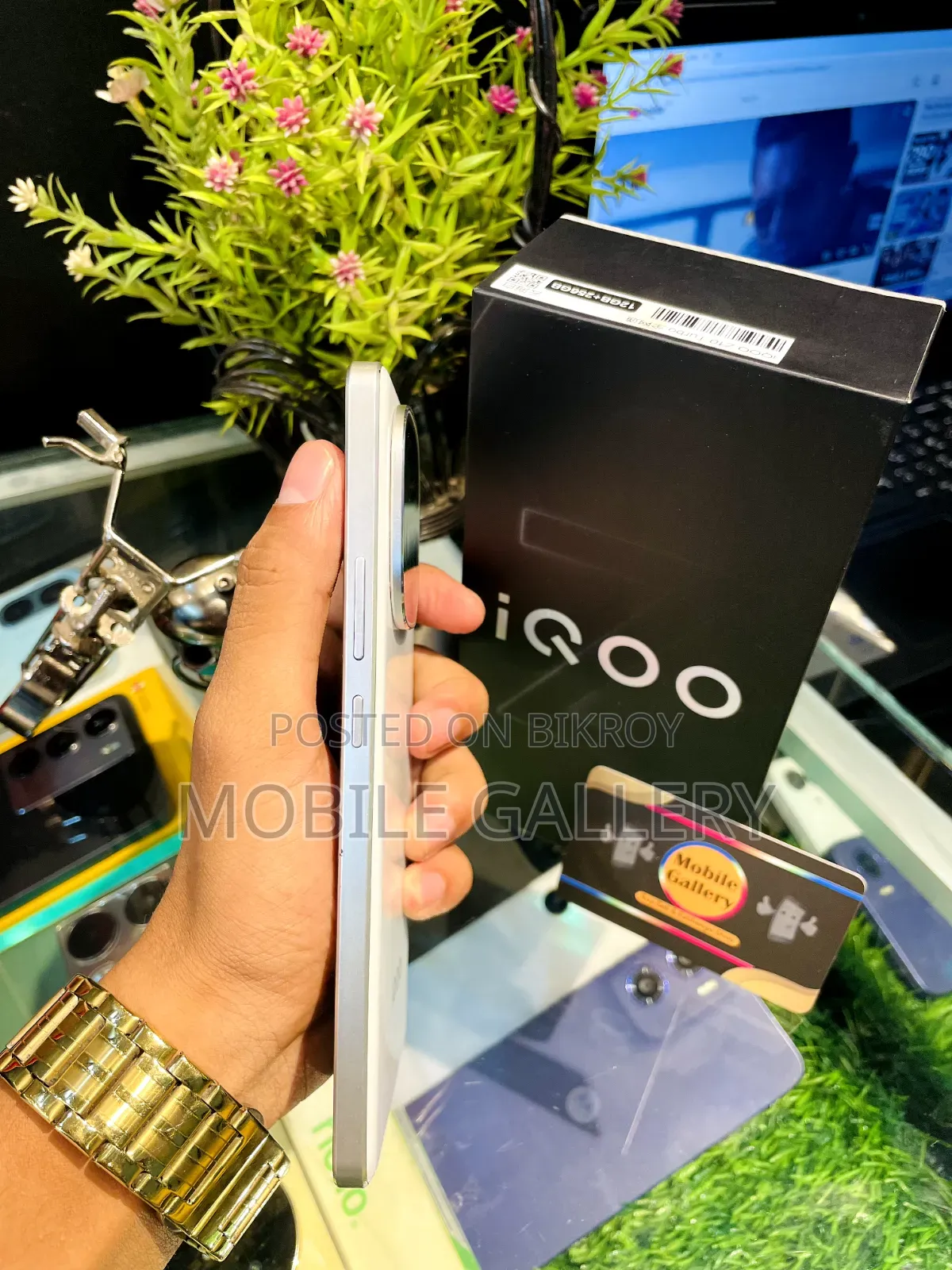 iQOO 256 GB White