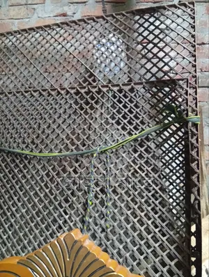 ২টি লোহার গ্রিল বিক্রি হবে