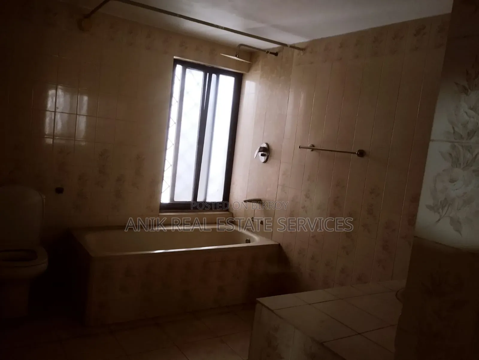 5bdrm House in Anik Real Estate, Gulshan for Rent