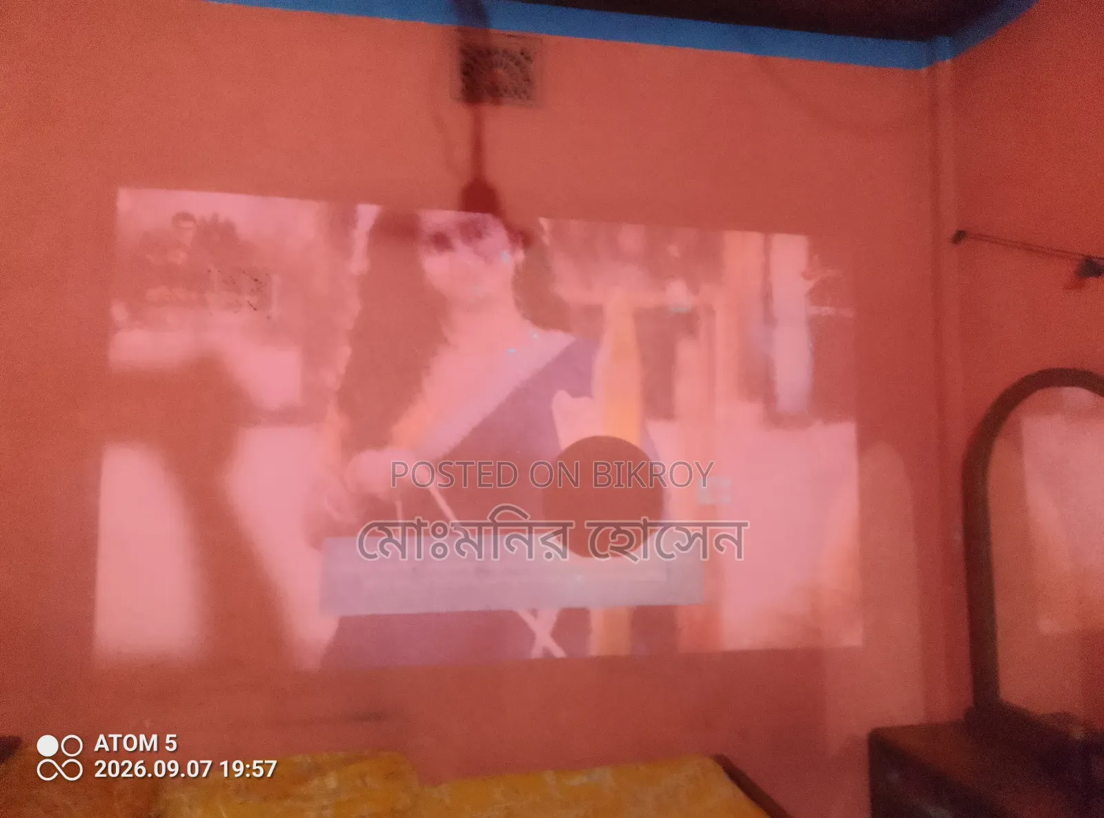 CHEERLUX Projector