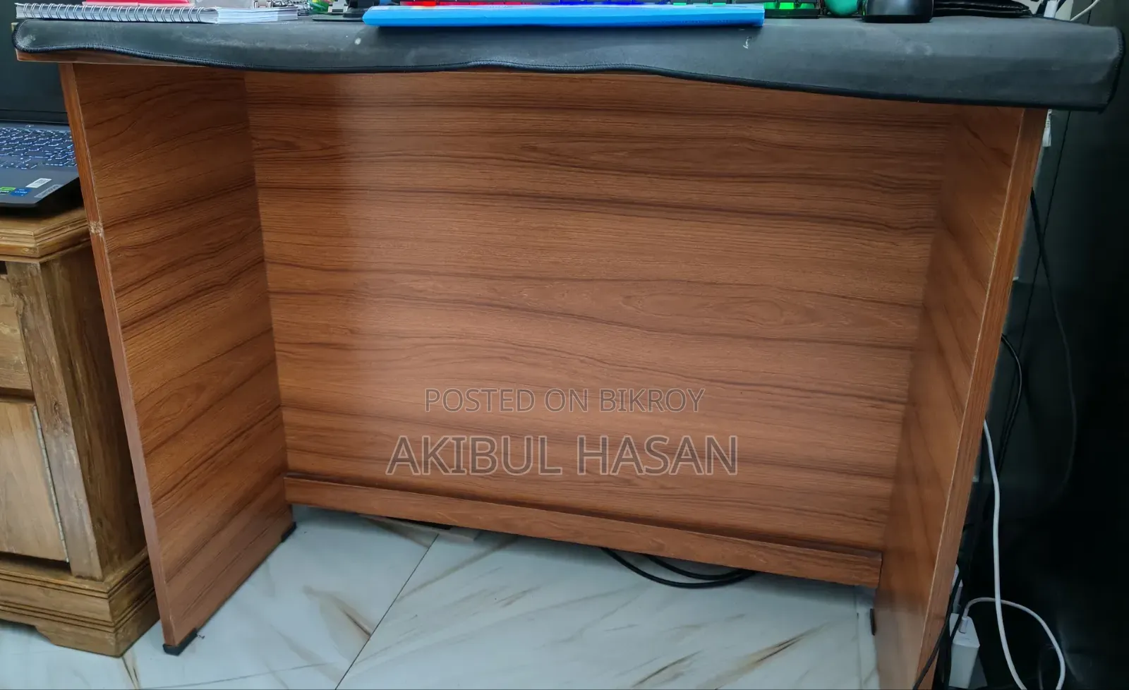 Reading or Computer Table. (3x1.5) Feet Size