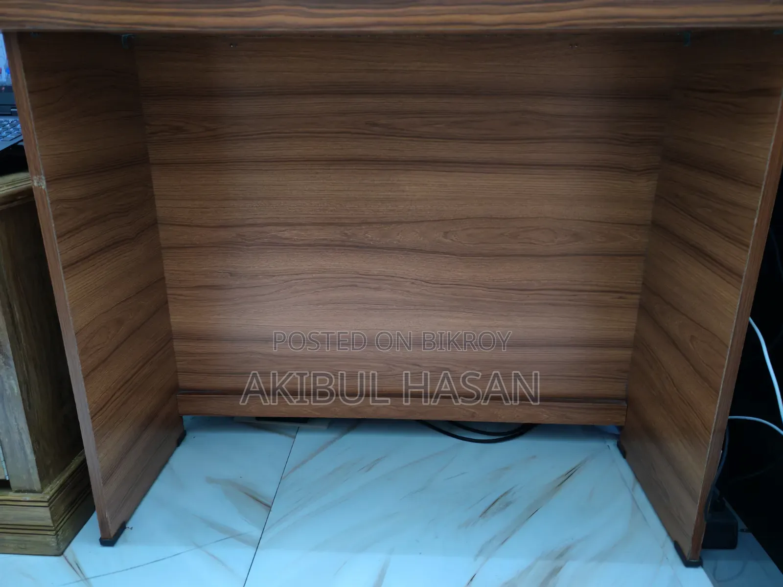 Reading or Computer Table. (3x1.5) Feet Size
