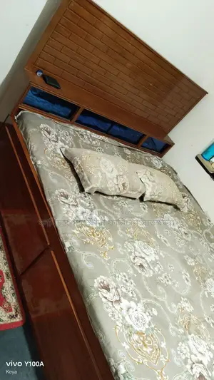 মেহগণী কাঠের বক্স খাট