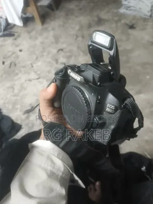 700d বিক্রি করবো লেন্স সহ
