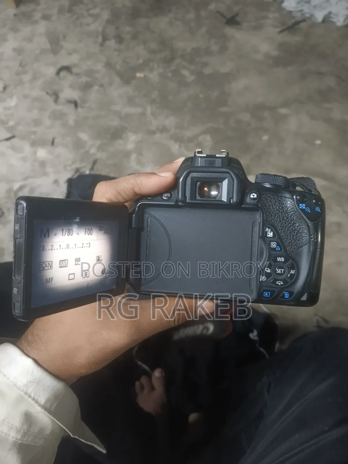 700d বিক্রি করবো লেন্স সহ