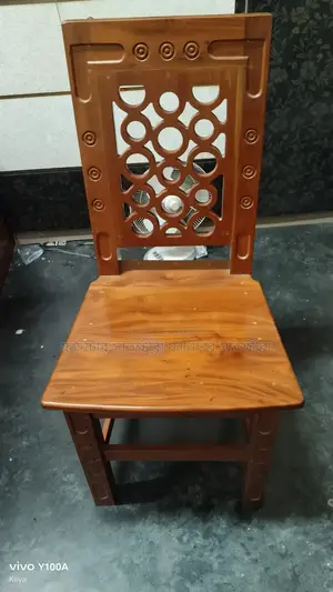 মেহগনি কাঠের চেয়ার