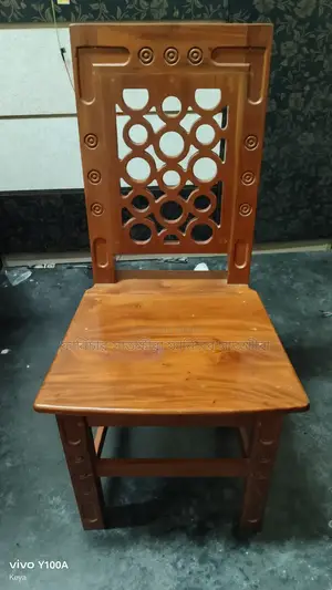 মেহগনি কাঠের চেয়ার