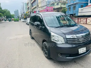 Toyota Noah 2011 Gray