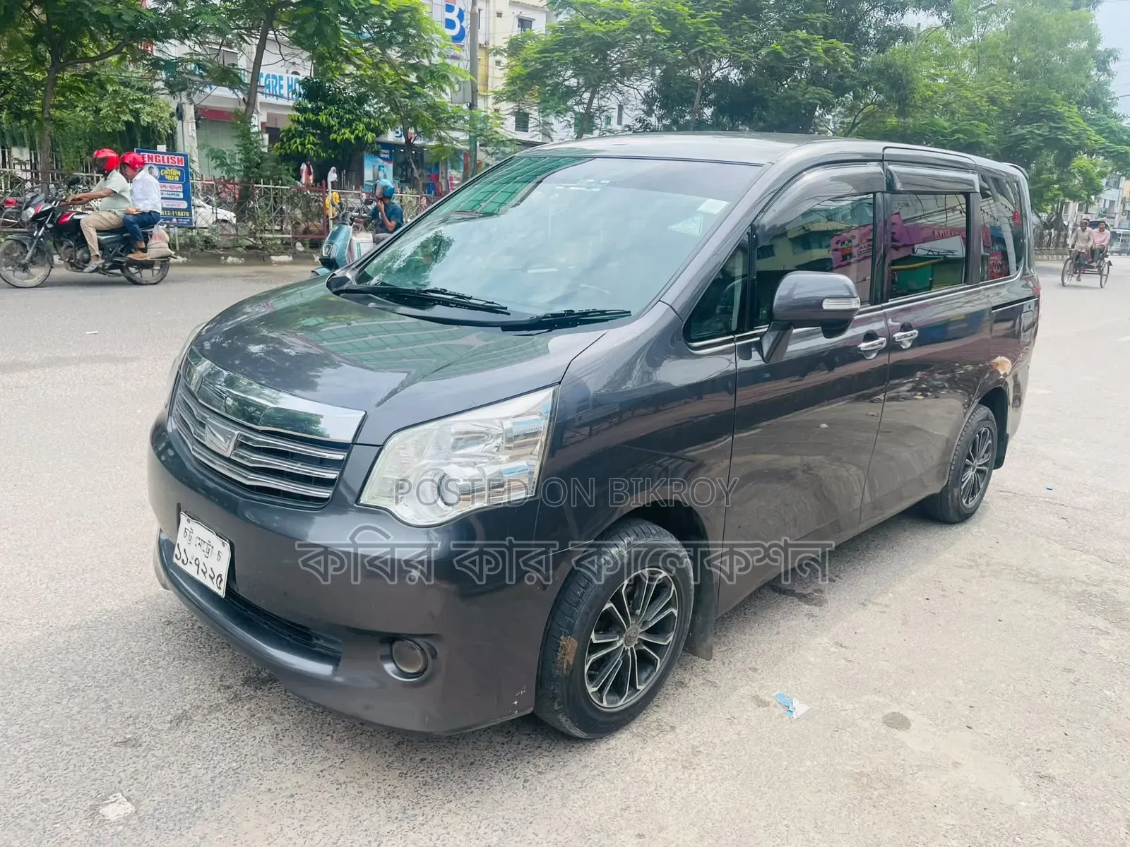 Toyota Noah 2011 Gray