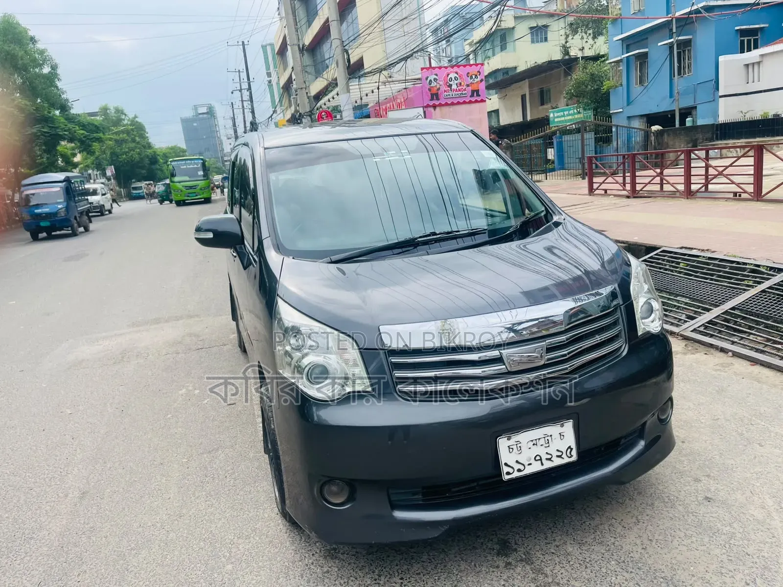 Toyota Noah 2011 Gray