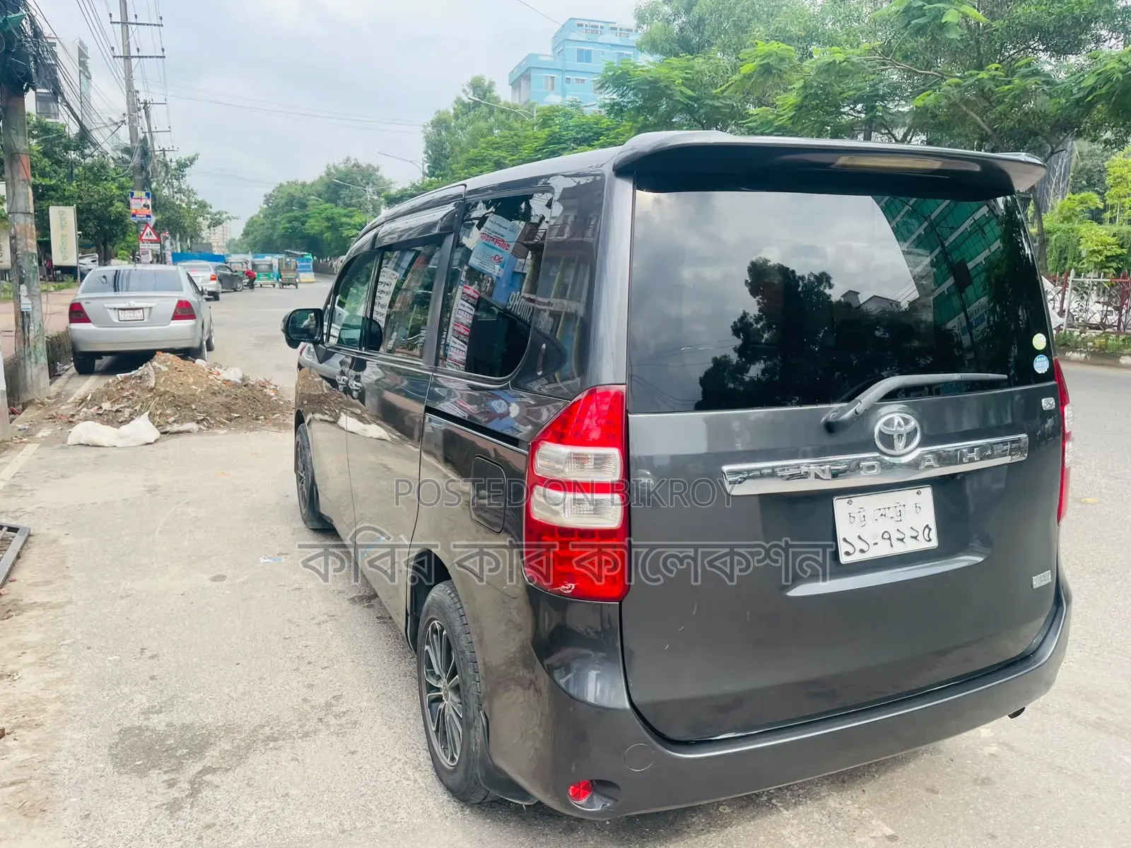 Toyota Noah 2011 Gray