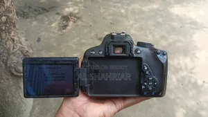 Canon EOS 700D DSLR Camera + 18-55mm Kit Lens | Fresh Condition