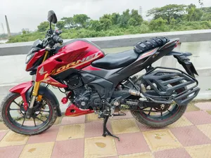 Honda Hornet 2.0 2024 Red