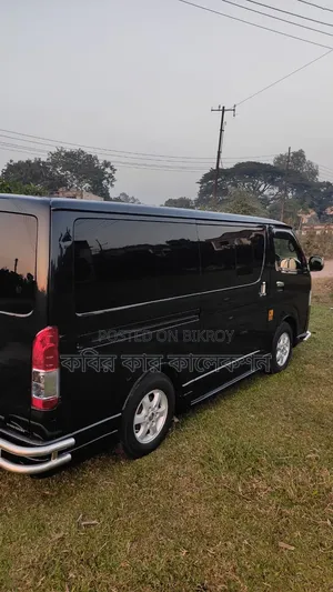 Toyota HiAce 2014 Black