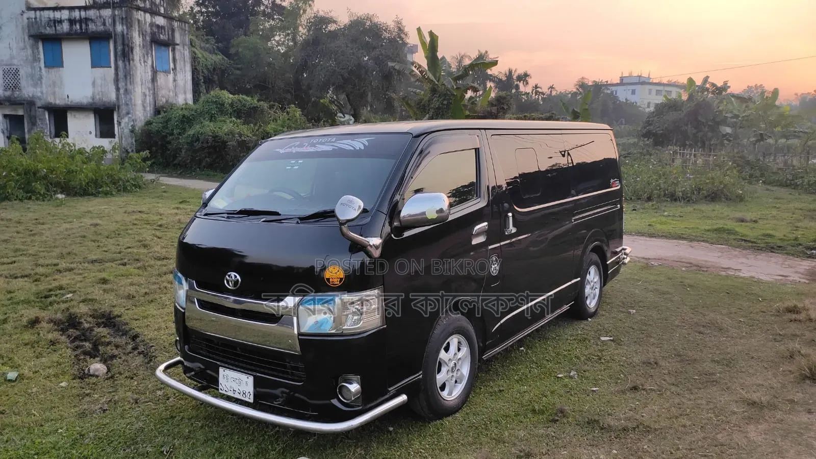 Toyota HiAce 2014 Black