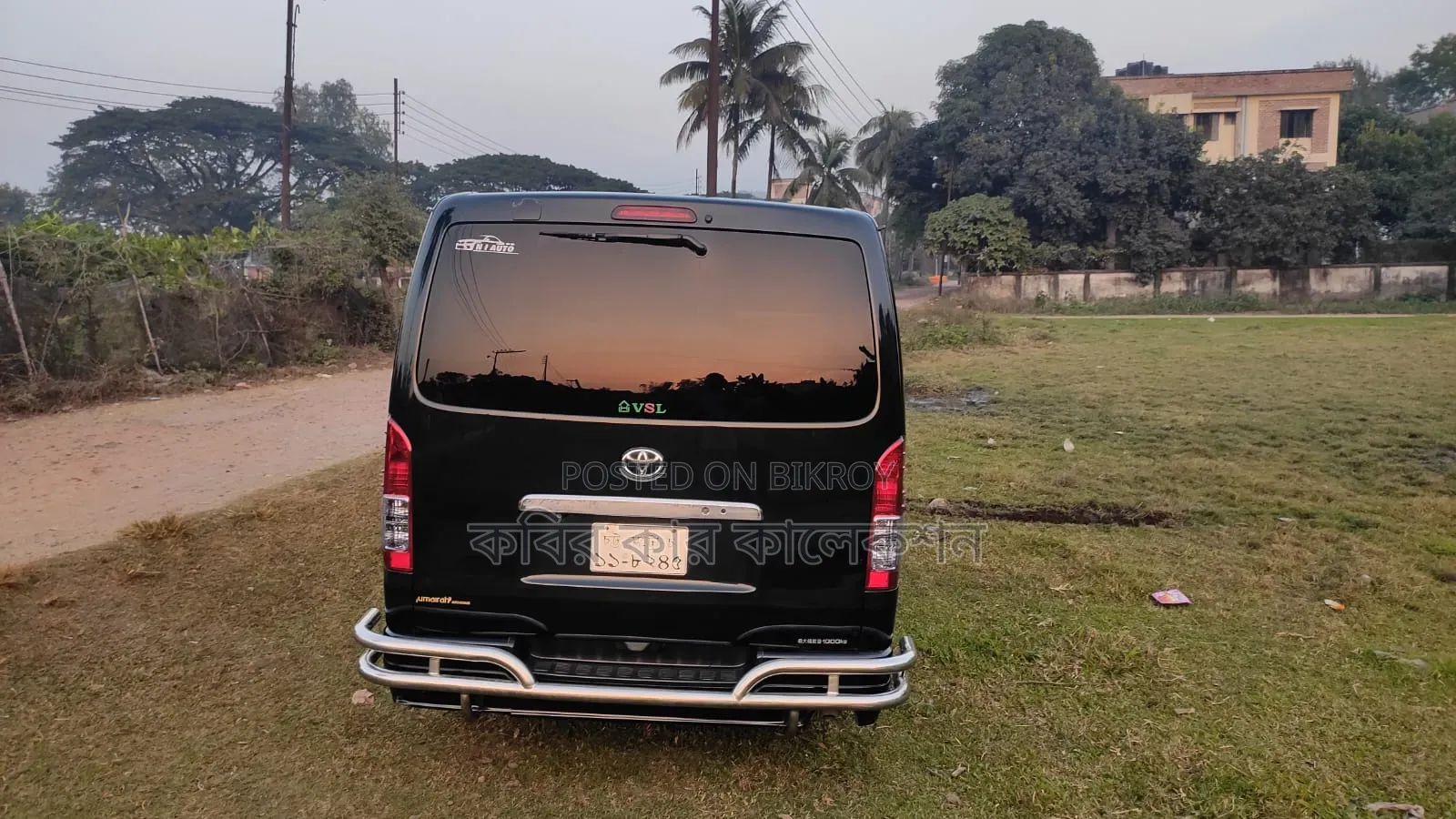 Toyota HiAce 2014 Black