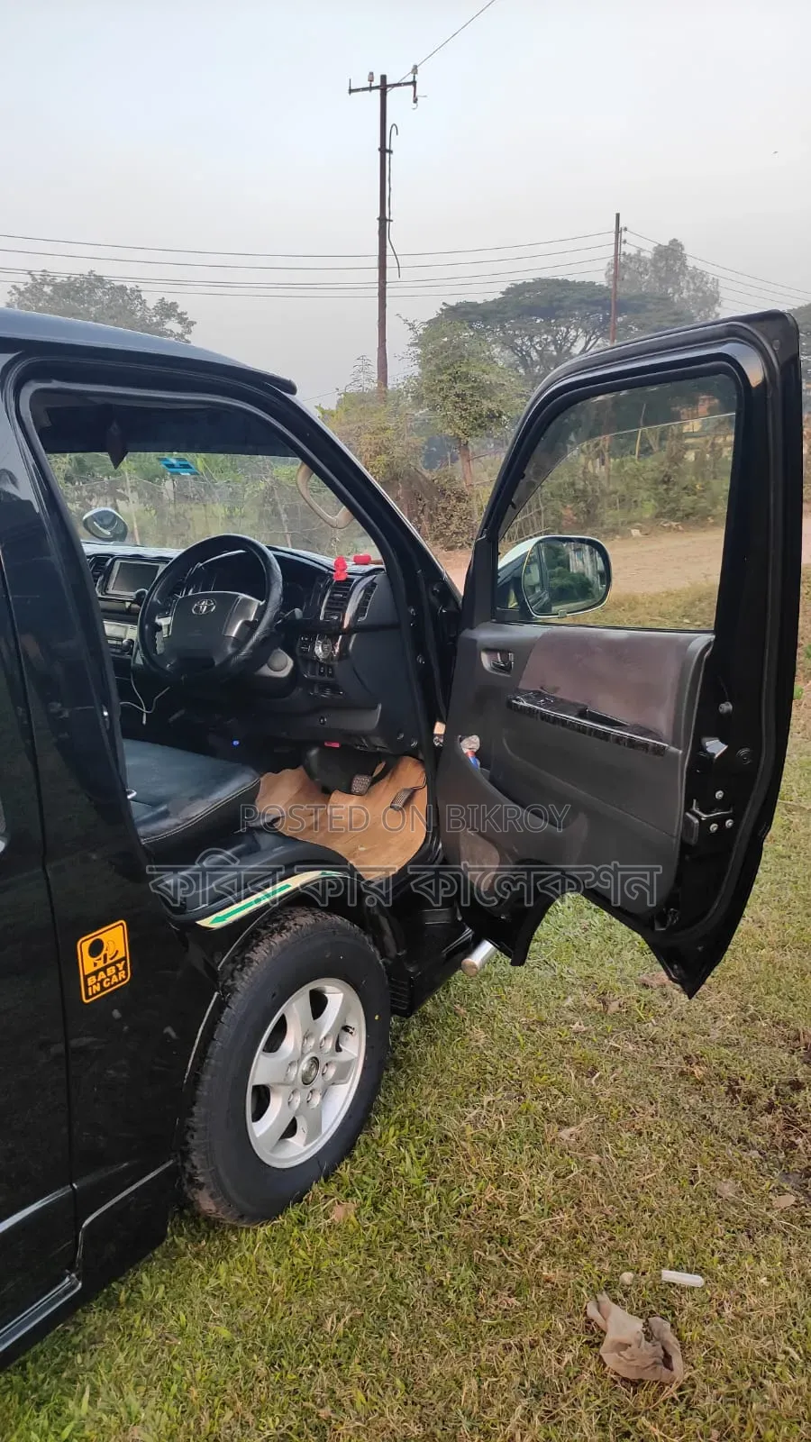 Toyota HiAce 2014 Black